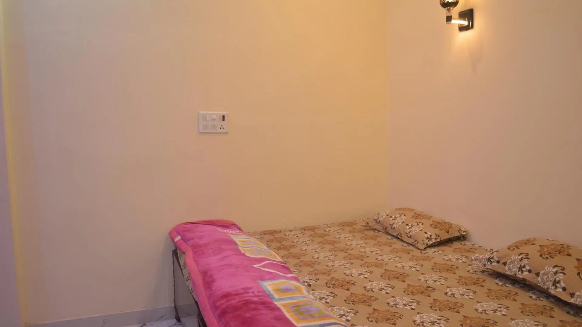 Little Escape Homestay Varanasi